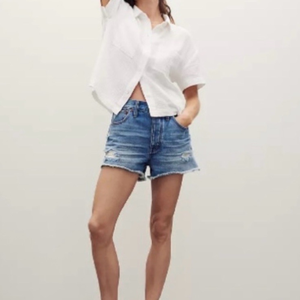 Madewell Relaxed Denim Shorts Size 24/25
100% Cotton Distressed